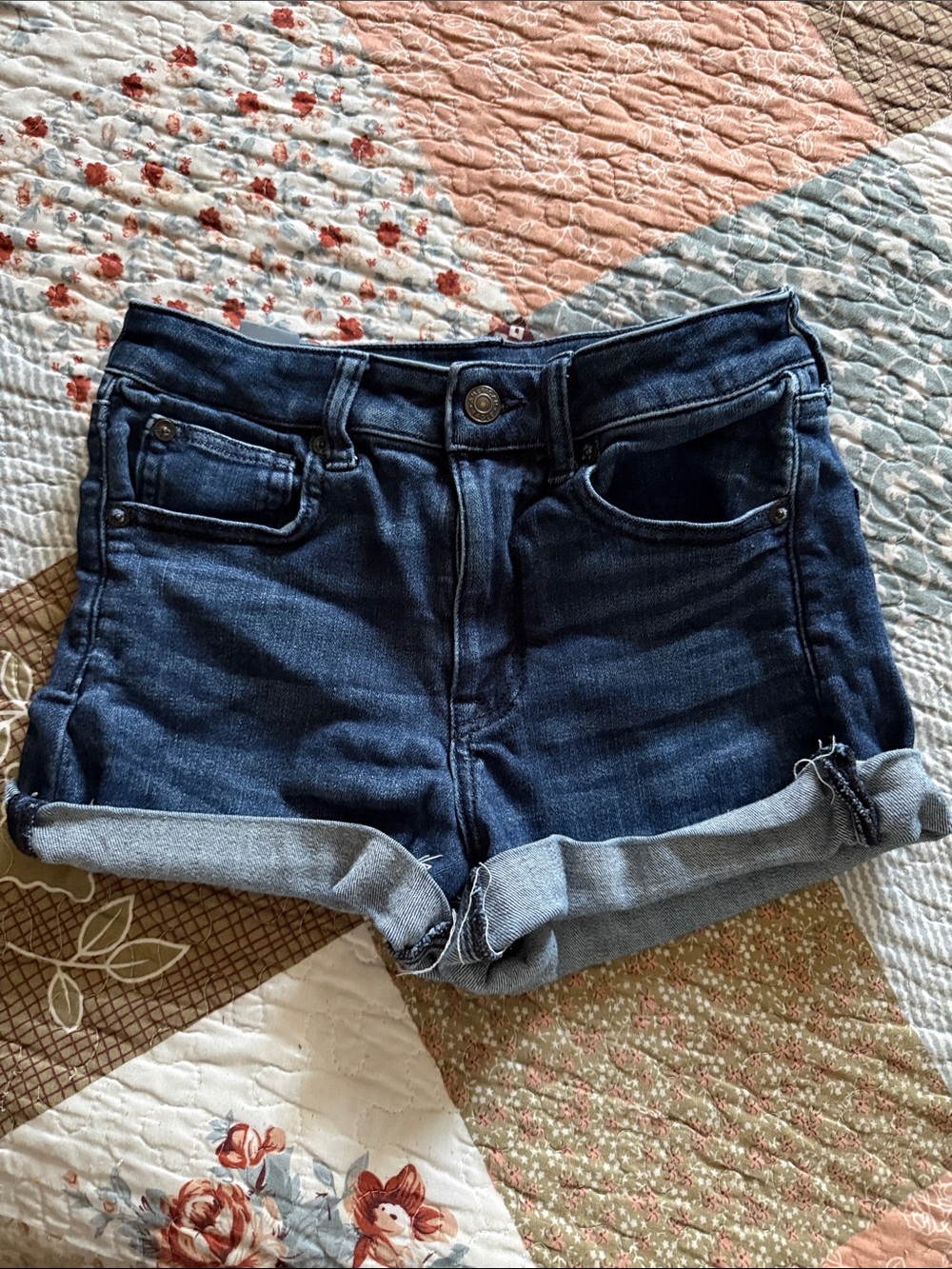 American eagle Dark Wash Denim Roll-Cuff Women’s Shorts size 2